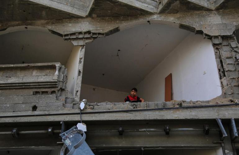 تضررت أكثر من 12 ألف وحدة سكنية بشكل بالغ ومتوسط نتيجة الغارات الإسرائيلية (اندبندنت عربية – محمود خطاب)
