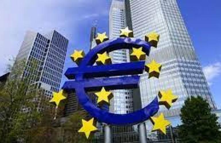 حث على استمرار توخي الحذر .. المركزي الأوروبي يعتزم رفع القيود على التوزيعات النقدية للبنوك