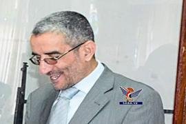 رئيس مكافحة الفساد يتسلم إقرار الذمة المالية من رئيس مصلحة الضرائب