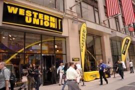 شركات التكنولوجيا المالية تبشر بثورة في المدفوعات