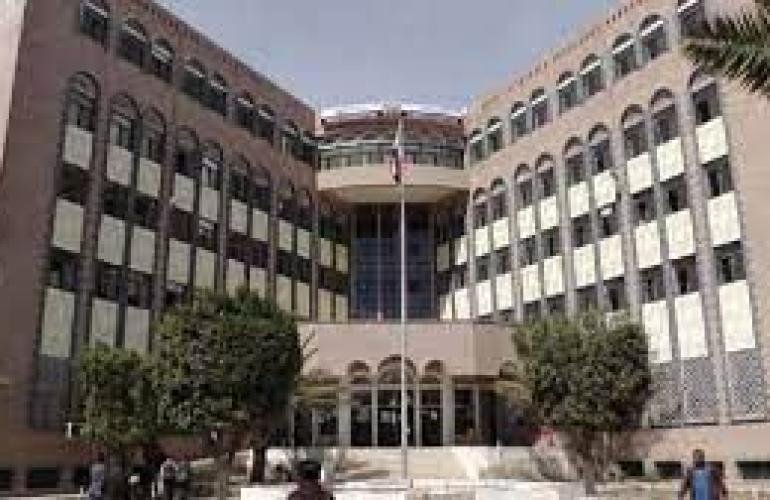 وزارة الصناعة تشدد على عدم قبول أي موظف للتفتيش على المحلات التجارية إلا بتكليف رسمي 
