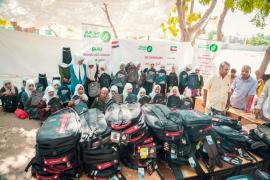 العون المباشر توفر عشرة آلاف حقيبة مدرسية في اليمن