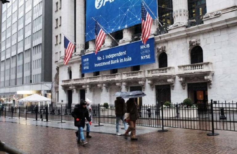 المؤسسات المالية تسعى لصد مزيد من الصدمات في 2022