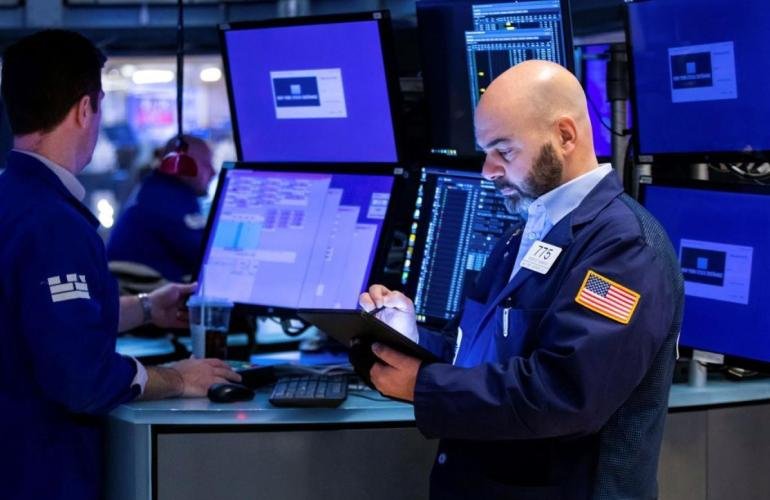 رغم الأزمة الأوكرانية.. أسواق المال تحلق عاليا وتحقق مكاسب حذرة