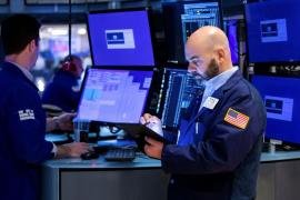 رغم الأزمة الأوكرانية.. أسواق المال تحلق عاليا وتحقق مكاسب حذرة