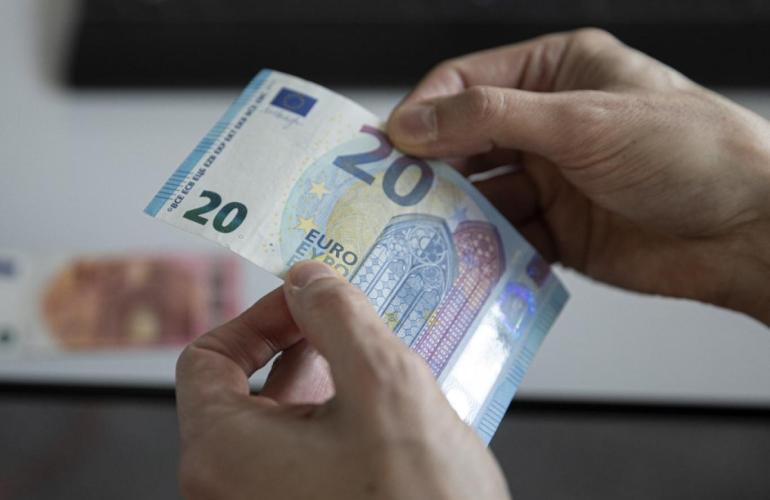 هبوط اليورو وارتفاع التضخم.. هل بدأت أوروبا تسديد ضريبة الحرب؟!