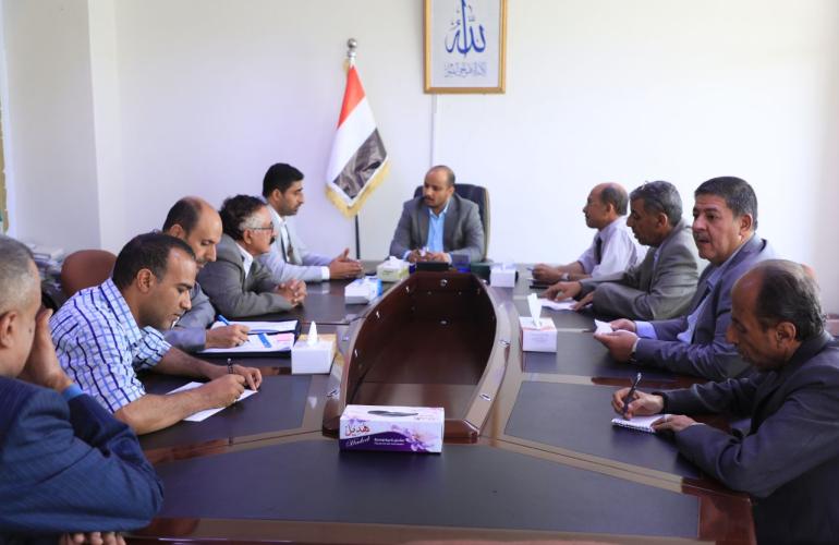 مناقشة أنشطة وبرامج المؤسسة اليمنية العامة لصناعة وتسويق الإسمنت وخططها التطويرية 
