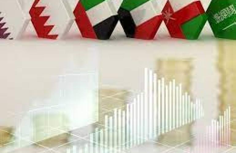 «الركود التضخمي» يضرب بورصات الخليج