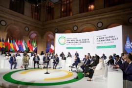 قادة الدول المانحة يتعهدون خلال قمة باريس بتأمين 100 مليار دولار لمواجهة التغير المناخي