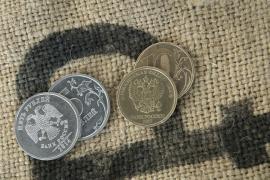 بعد تراجع العملة الروسية إلى أدنى مستوى في أكثر من عام.. ماذا ينتظر الروبل؟