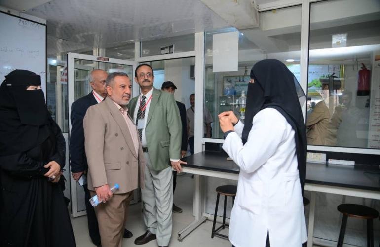 وكيل قطاع التعليم العالي يدشن مشروع أتمتة التعليم الطبي والتسجيل الالكتروني بجامعة الحكمة