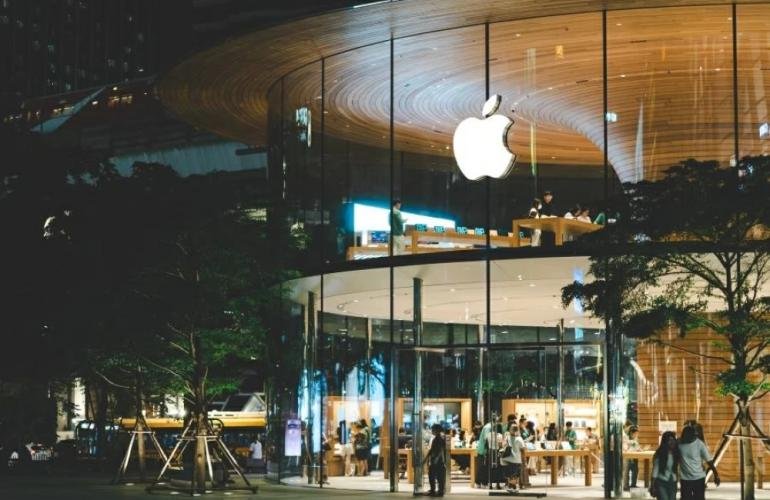 شركة أبل تكسر حاجز الـ4 تريليونات دولار في قيمتها السوقية لأول مرة
