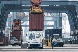 المحكمة العليا الأميركية تتحدى ترامب: شكوك حول شرعية الرسوم الجمركية