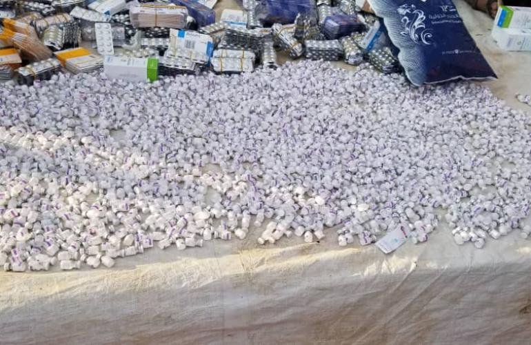 مركز الراهدة الجمركي يحبط تهريب عشرة كراتين أدوية مقيدة