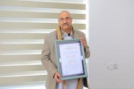 تكريم رائد الأعمال حمزة بلال ناصر بوسام "سفير البن اليمني"