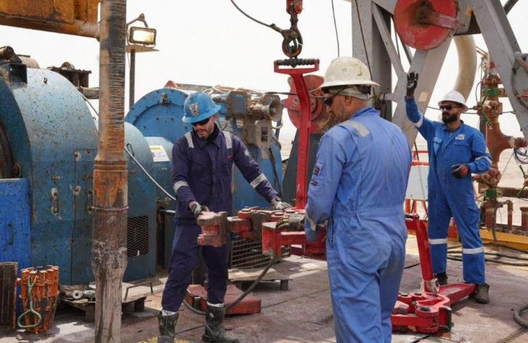 هل يتوقف إنتاج النفط في الخليج مع قرب امتلاء طاقات التخزين وتوقف الشحن؟