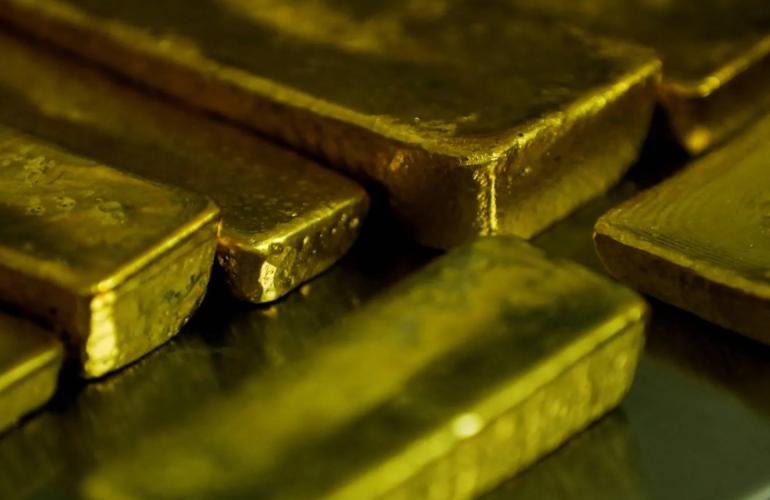 التوترات الجيوسياسية تحمي الذهب من خسائر أكبر وسط ضغوط الفائدة