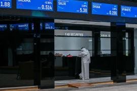 مفارقة نفطية في الخليج: خروج أجنبي من البورصات رغم تخطي البرميل 100 دولار!