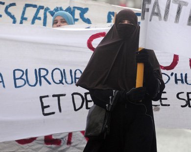 حظر البرقع والنقاب لن يحرر المرأة المضطهدة